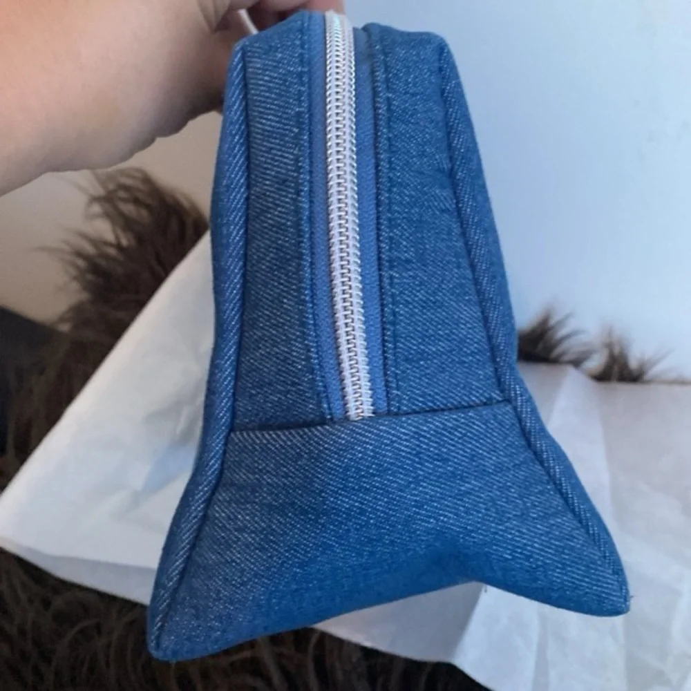 BNWT Lucky Brand Multi functional Travle Wedge Pouch - Picture 3 of 11